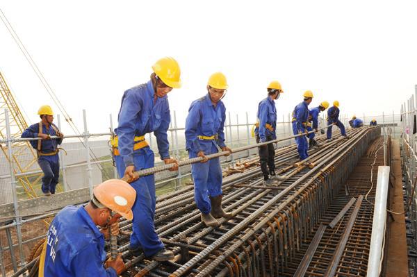 Spring on Nhat Tan Bridge construction site